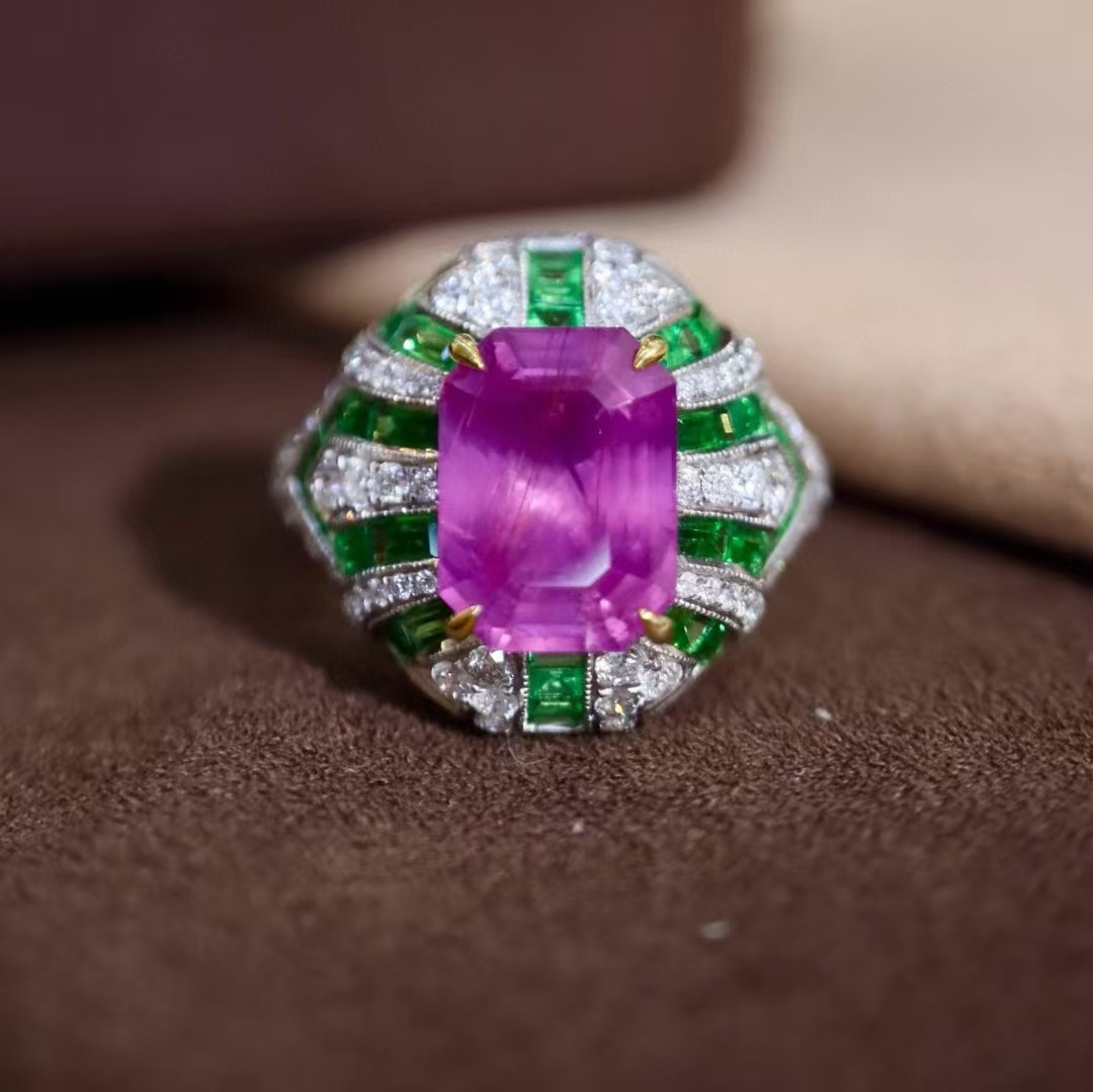 18K金钻石彩宝镶嵌 天然无烧蓝宝石戒指主石5.6克拉 细节工艺精细