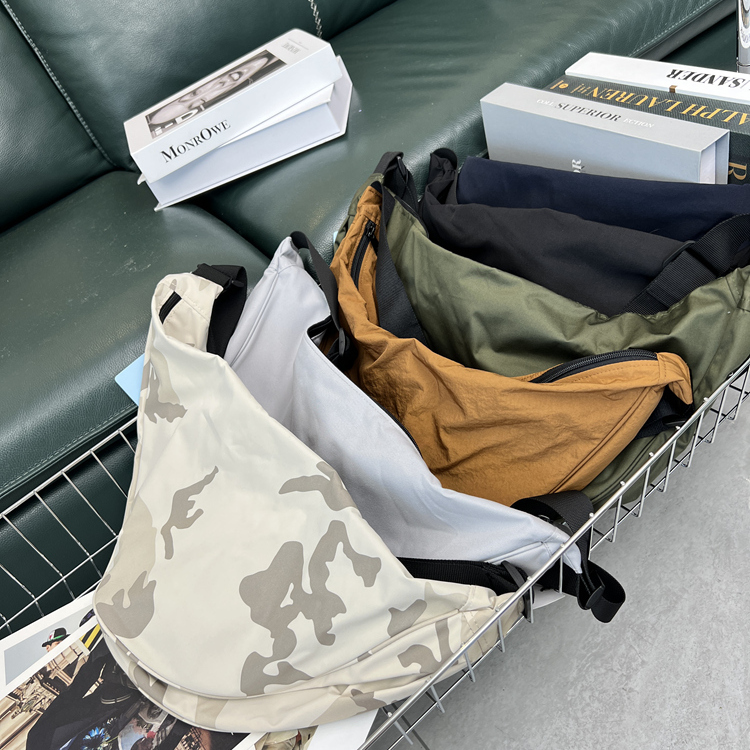 毒家发售！六色入！日系男女情侣包休闲百搭户外单肩斜挎包饺子包