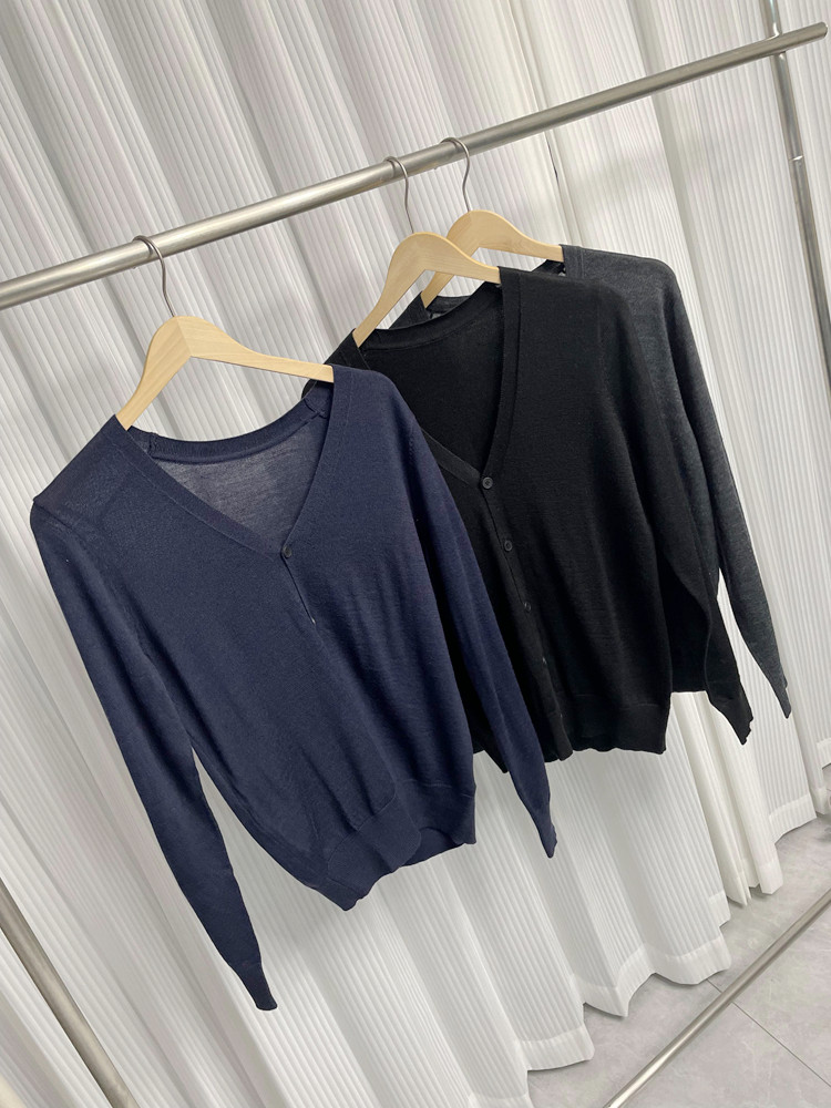 亲肤柔软V领单排扣针织衫外套