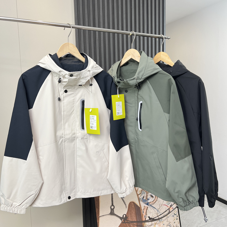 轻量化撞色拼接冲锋衣夹克外套