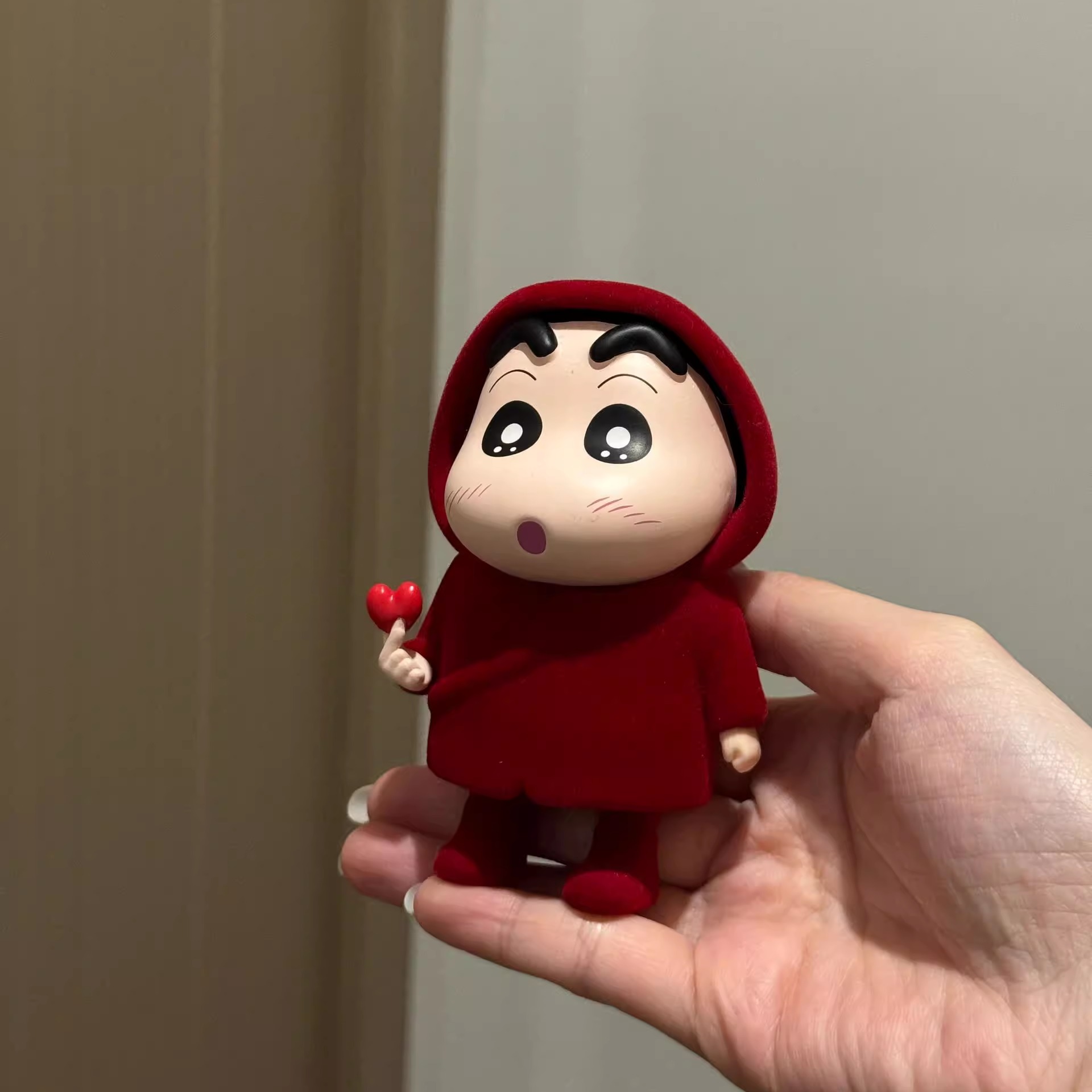 蜡笔小新植绒手办桌面摆件