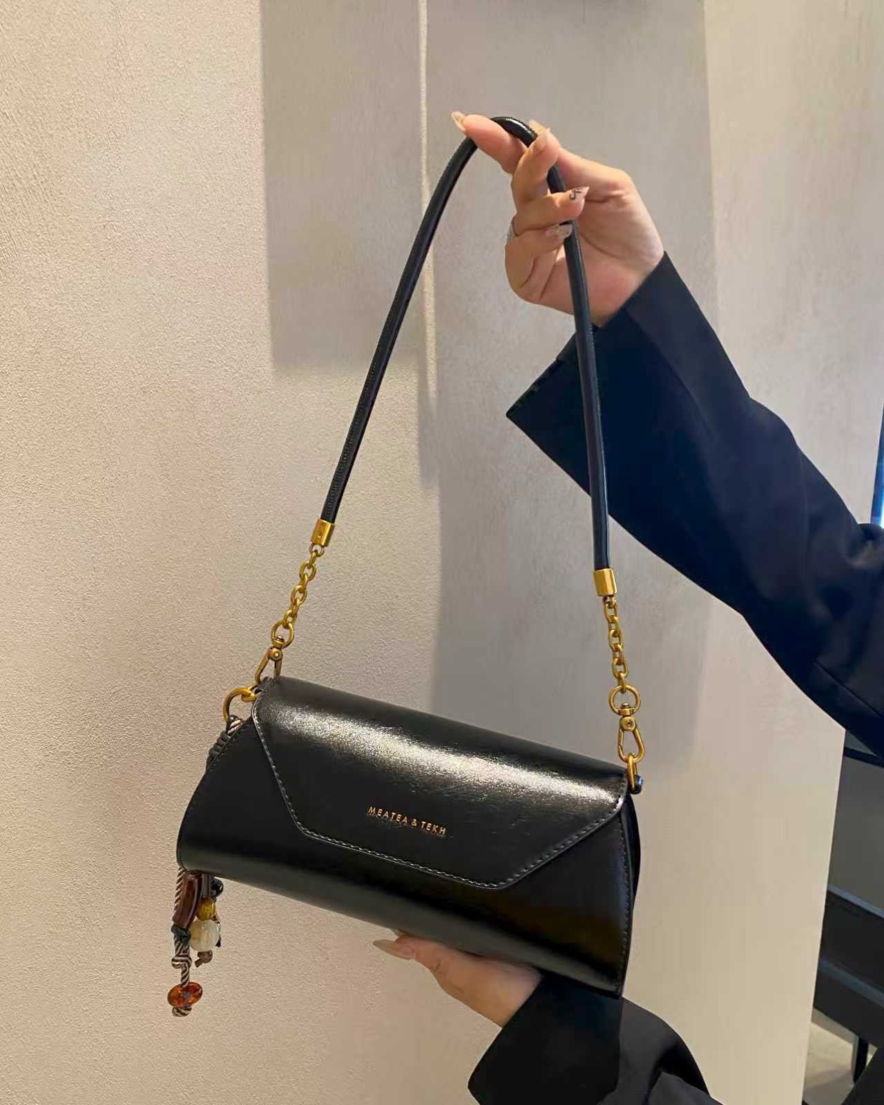 美缇女包小法棍腋下圆筒单肩斜挎