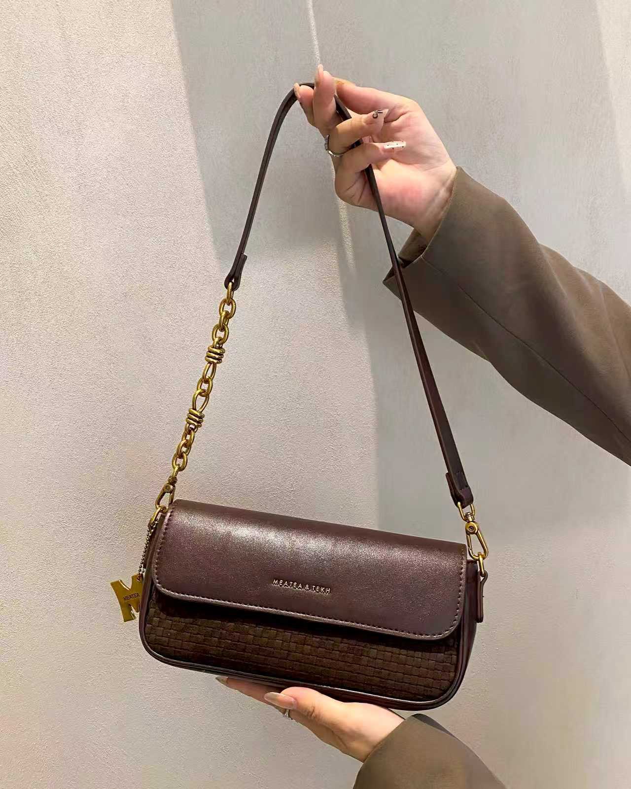 美缇女包小编织纹单肩斜挎法棍潮