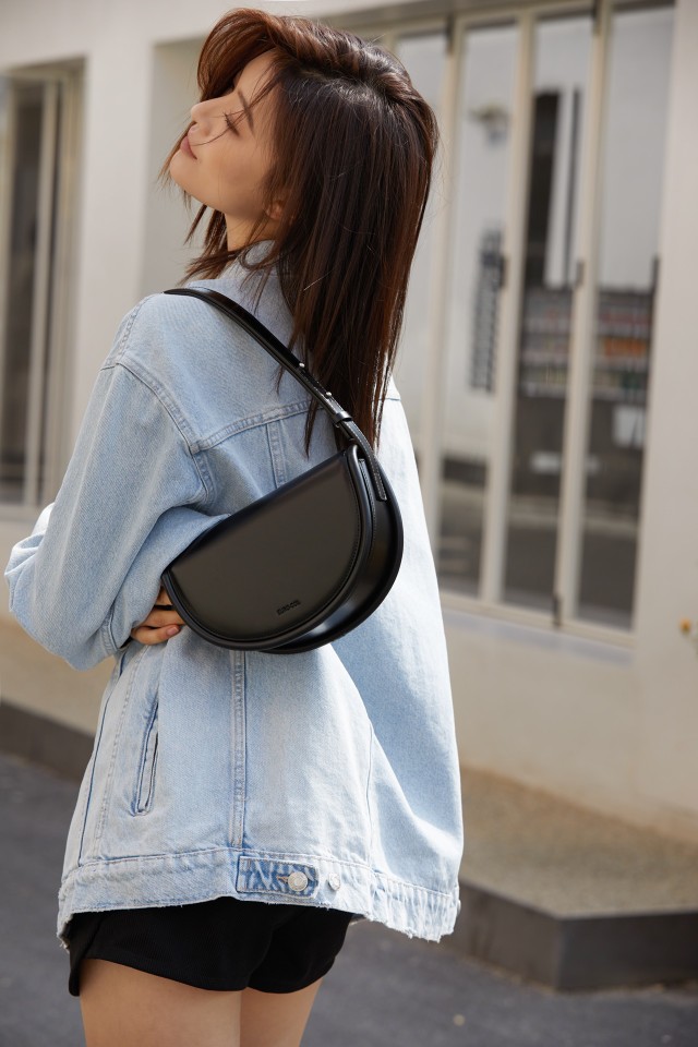 真皮女包马鞍包欧尚典轻奢百搭