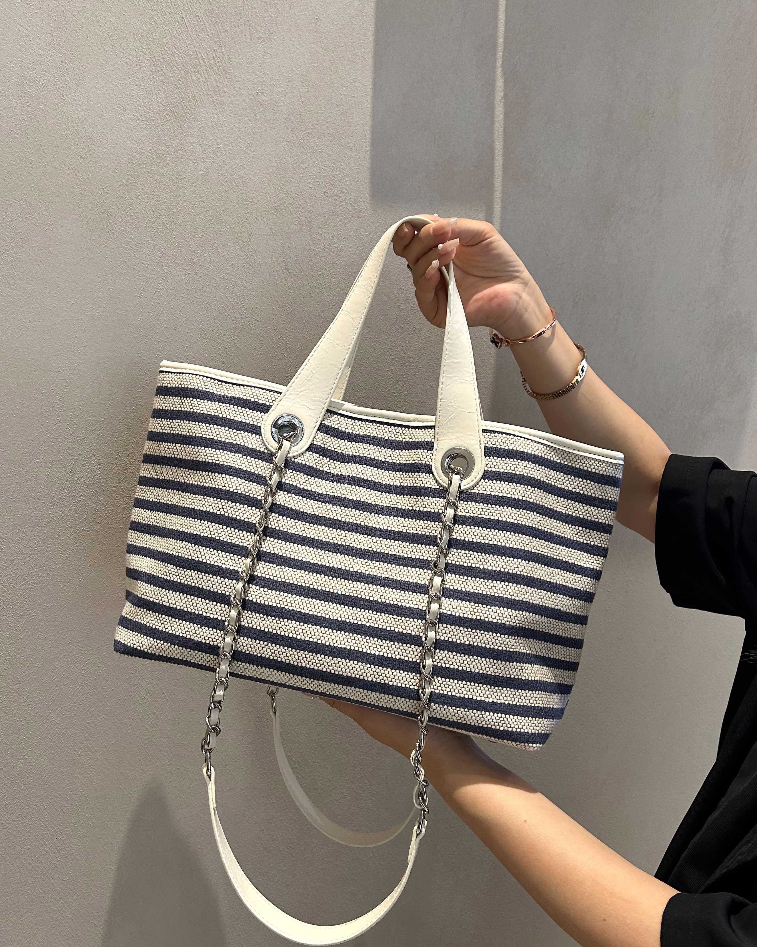 2026春夏新款条纹购物袋链条单肩沙滩包大容量度假休闲手提通勤布