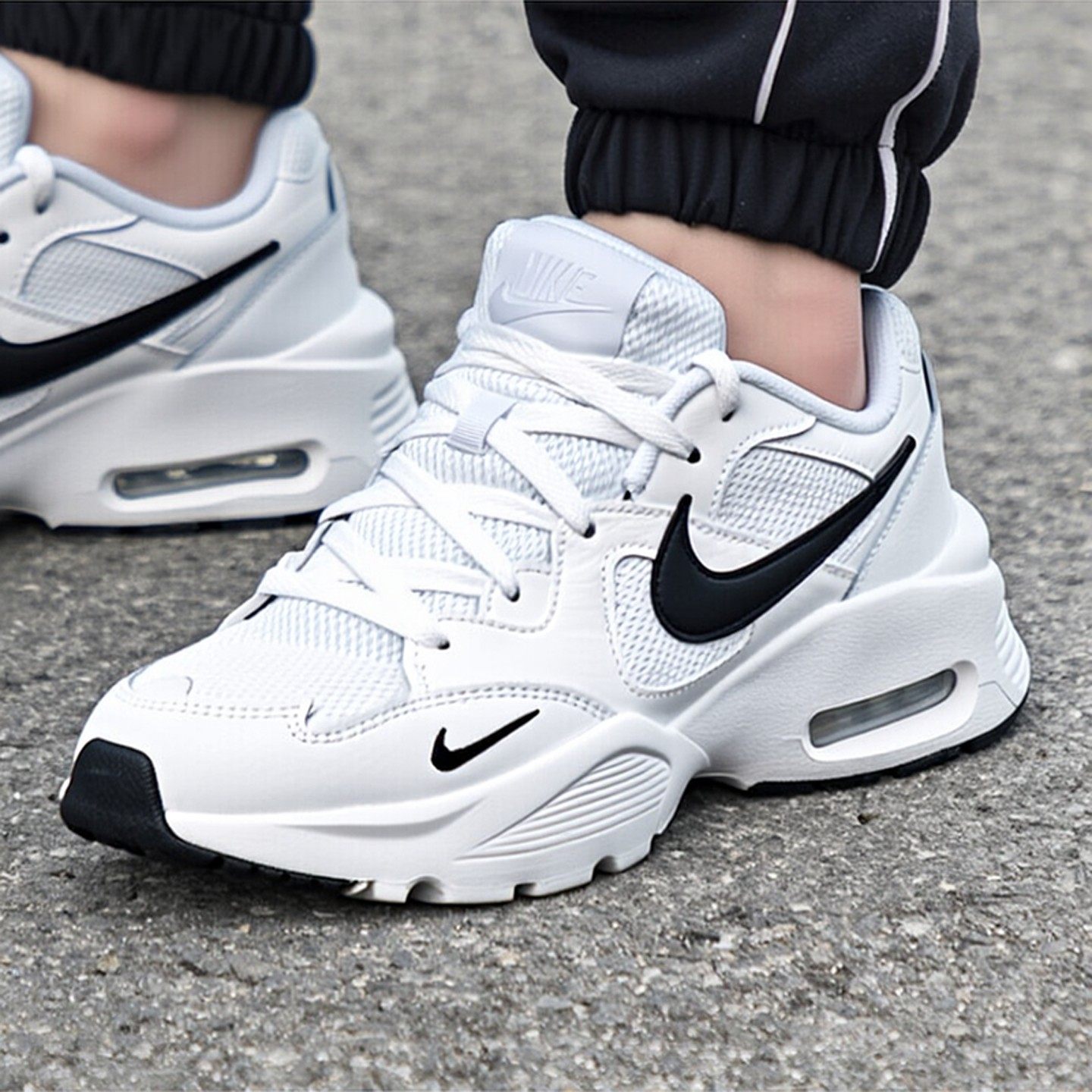 NIKE耐克跑步鞋男鞋新款网面透气缓震轻便运动鞋小白鞋时尚老爹鞋