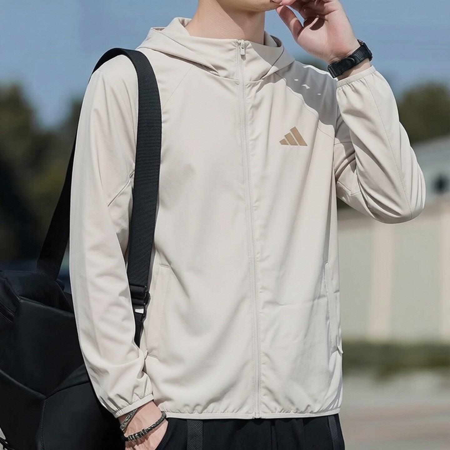 阿迪达斯外套男新款户外宽松运动服拒水防晒连帽夹克梭织休闲外套