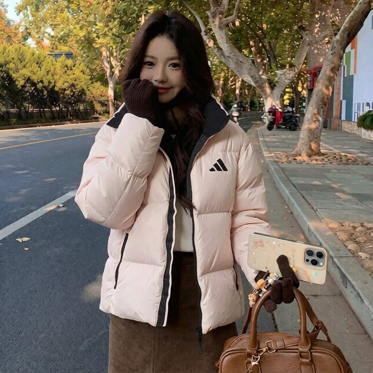阿迪达斯粉色羽绒服女冬防风拒水泡芙加厚面包服立领美式短款外套