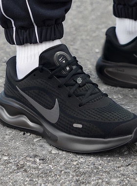 NIKE耐克鞋子冬季新款跑步鞋厚底运动鞋健身网面鞋黑色男鞋FN0228