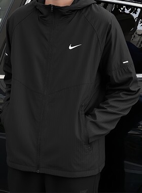 Nike耐克防水运动夹克新款男士外套跑步防晒服薄款连帽上衣DD4747