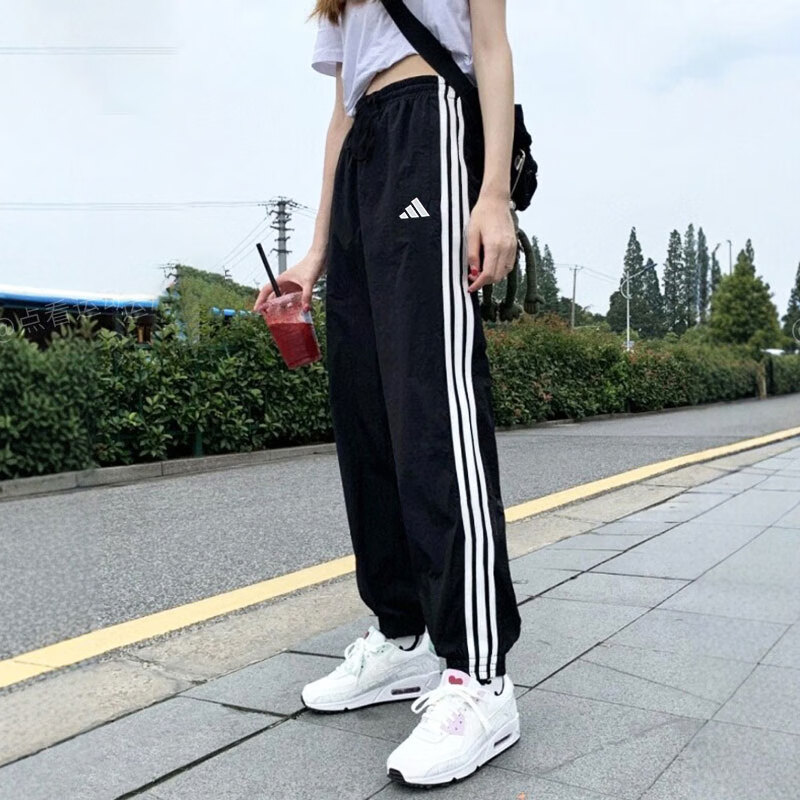 阿迪达斯运动裤女裤夏季薄款三条纹休闲裤透气宽松小脚收口长裤