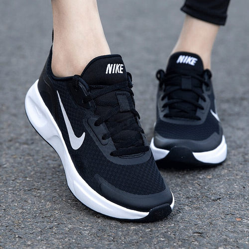 Nike网面鞋透气跑步鞋