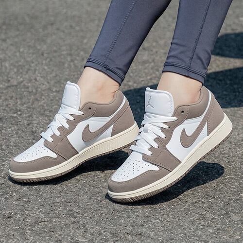 耐克AJ1女运动鞋翻毛皮低帮板鞋