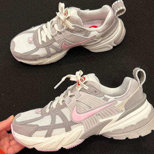 Nike耐克女鞋V2K RUN复古时尚百搭运动休闲鞋跑步鞋老爹鞋HV5997