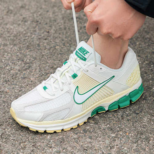 NIKE耐克男鞋户外旅行训练运动鞋Vomero5减震训练跑步鞋子FN8361