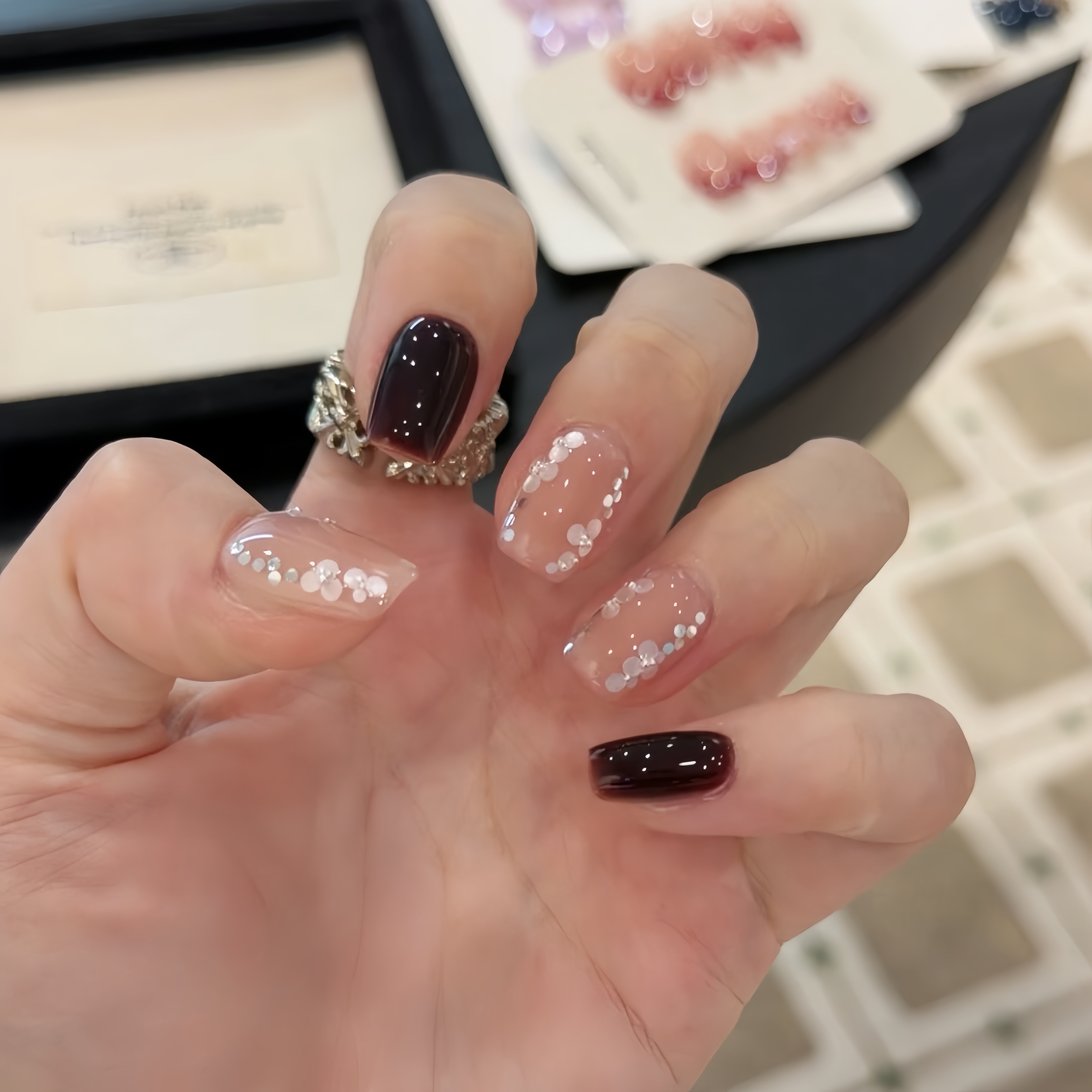 手工穿戴甲红色显白简约短款美甲