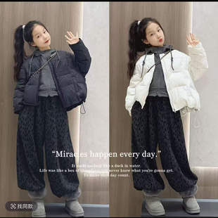 韩系高级感圆领短款羽绒服女童2025冬季新款白鸭绒外套加绒裤套装
