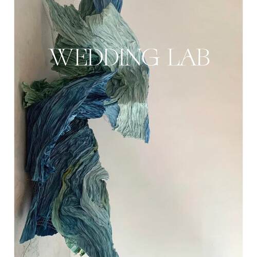 巨型纸艺飘带扭曲造型装饰婚礼艺术装饰橱窗陈列商业美陈场景布置