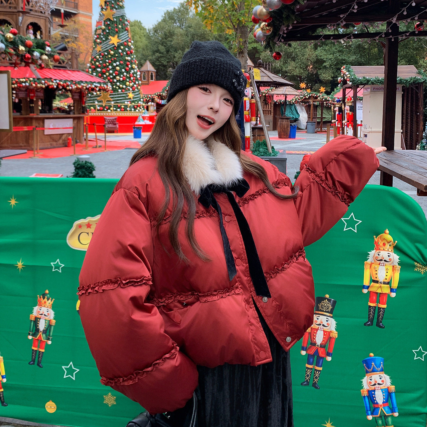 韩版圣诞红狐狸大毛领短款羽绒服女2025冬季新款90白鸭绒保暖外套