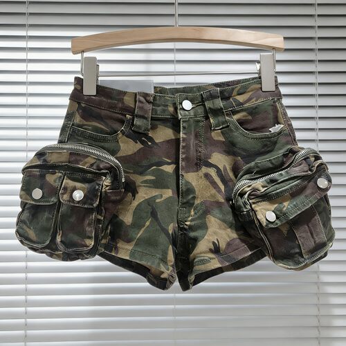 立体多口袋迷彩短裤女工装风设计