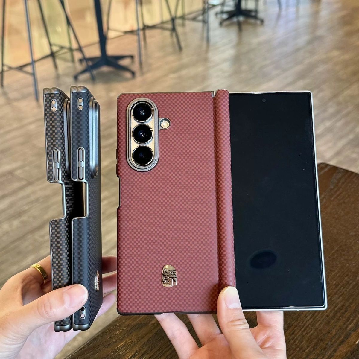 三星ZFold7/6/5双中轴保护铰链手机壳纤维纹素皮全包防摔简约时尚