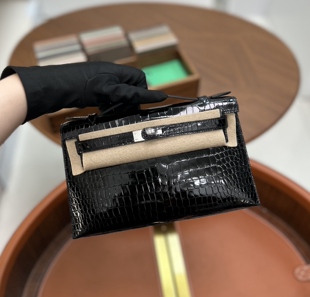 高级定制倒V湾鳄hcp亮面黑色银扣KL22一代手缝蜡线凯莉原厂手拿包