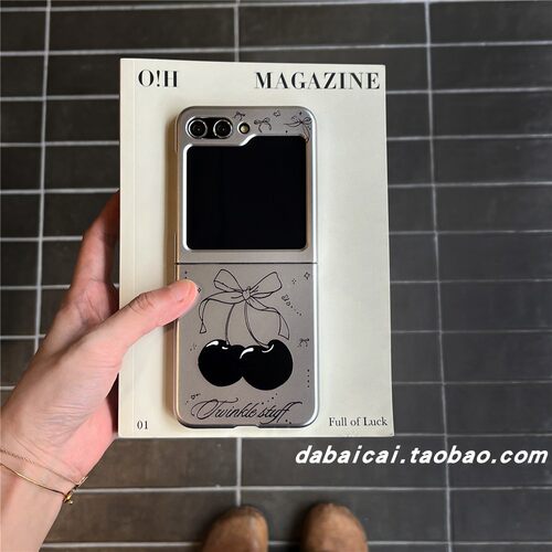 三星Zflip5手机壳黑色樱桃兔子