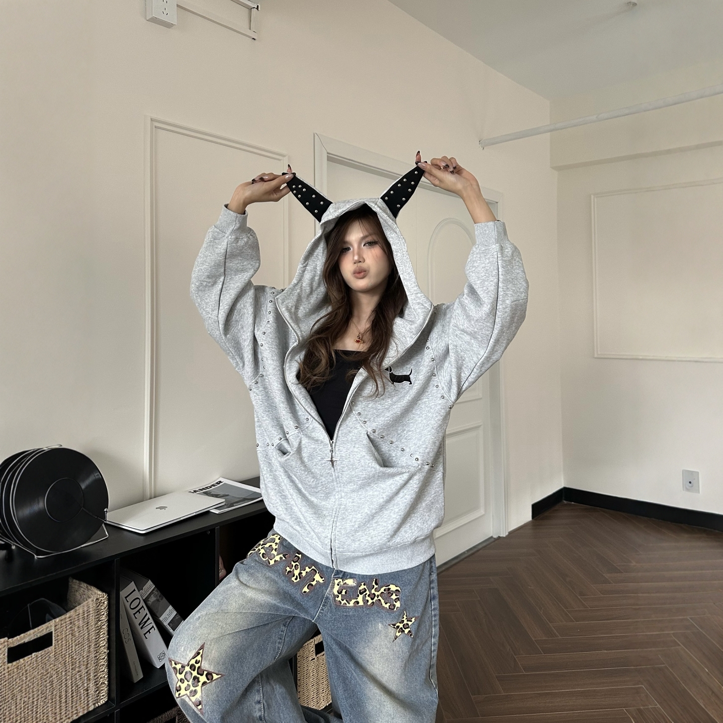 美式铆钉小恶魔角连帽开衫卫衣