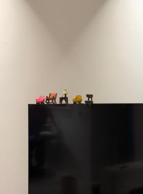 小椅子摆件桌面摆件解压客厅装饰品摆件2025新款高级感小众创意