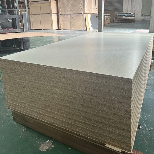 25mm颗粒板水曲柳隔断家具三聚氰胺装修板环保免漆定制专用刨花板