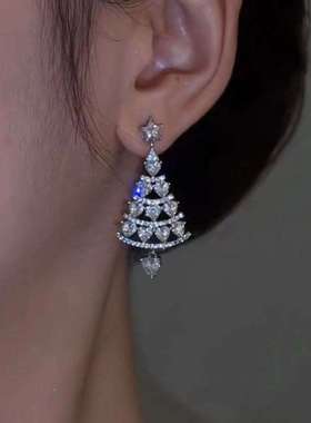 新款 吊坠女闪钻耳饰品白色雪花爆款秋冬天圣诞长耳环耳钉圣诞树