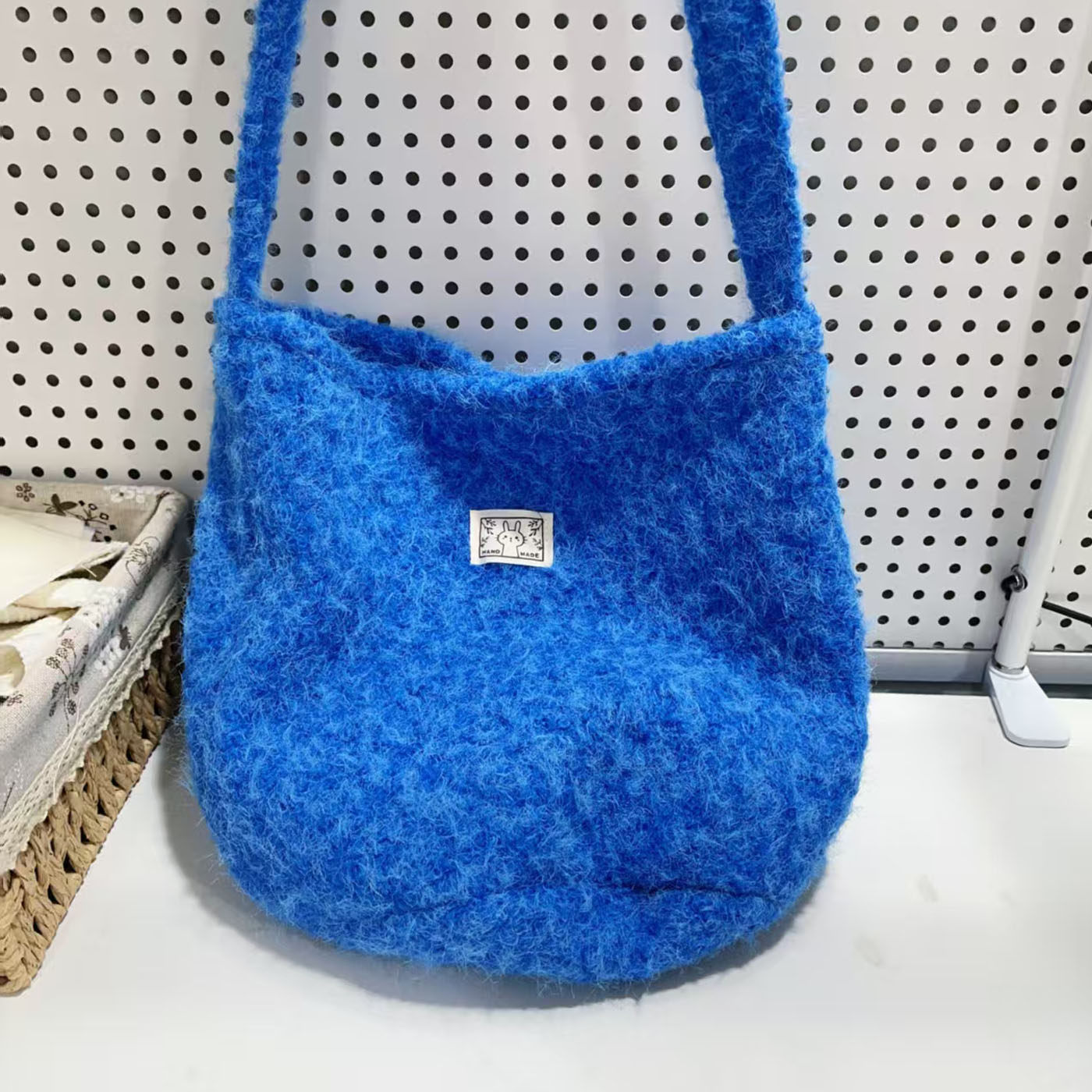 2025秋冬新款韩系慵懒风毛绒单肩斜挎包大容量通勤百搭毛呢水桶包,箱包皮具/热销女包/男包,水桶包,淘宝优惠券,粉丝福利购,淘宝优惠卷