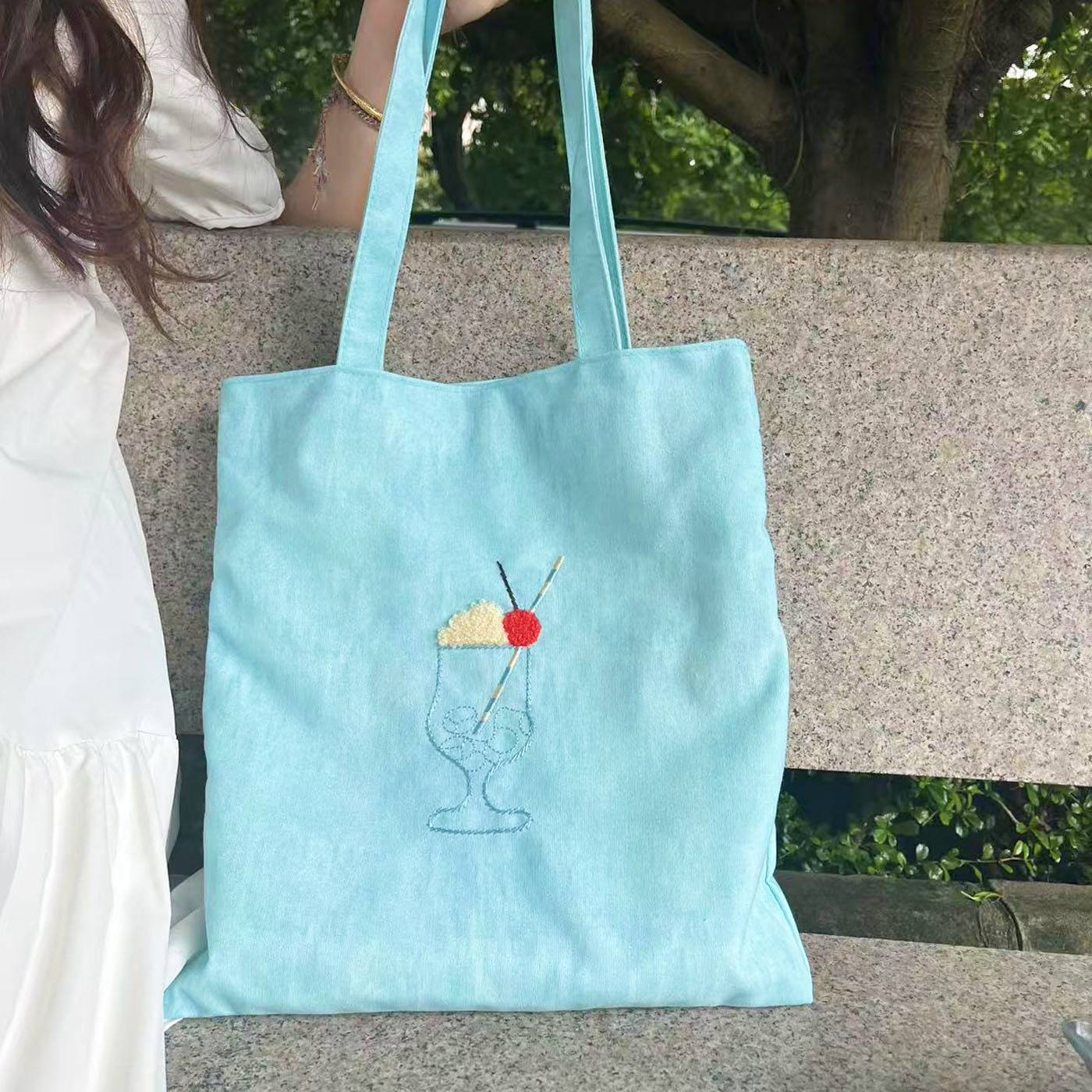 清新薄荷冰鸡尾酒刺绣帆布包