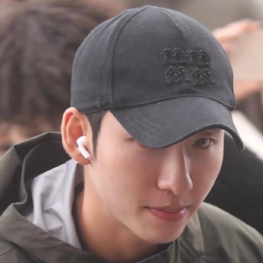 affixowMIU风字母贴布鸭舌帽