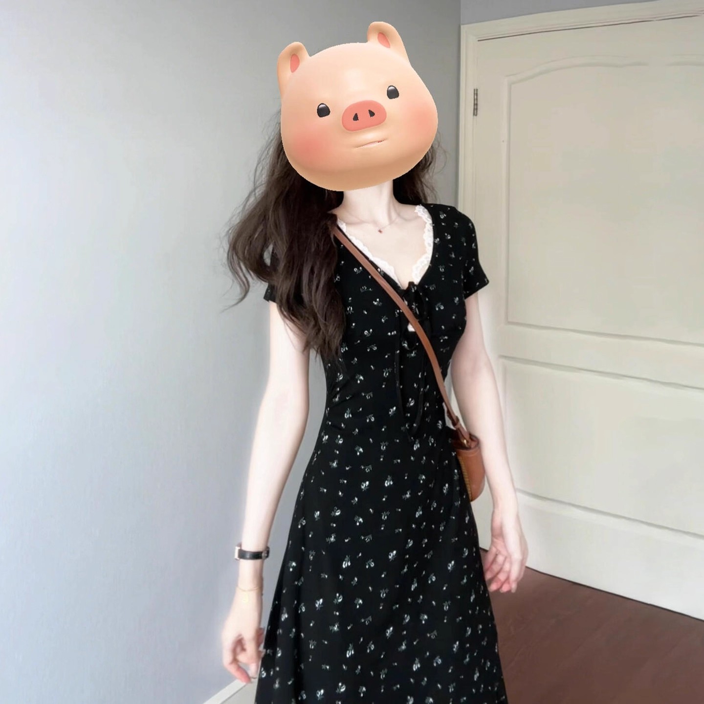 法式蕾丝边黑色v领碎花连衣裙