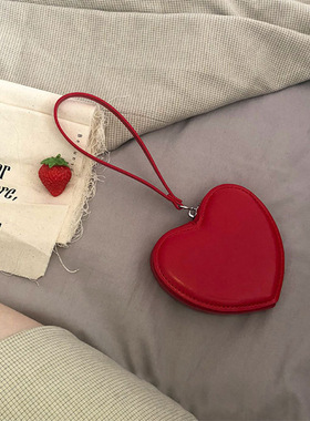 红色爱心女士钱包2024跨境北美热卖零钱袋可爱迷你手腕拎包