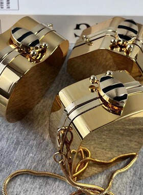 2024个性迷你亚克力圆饼小包包女少女时尚小众百搭斜跨配饰化妆包