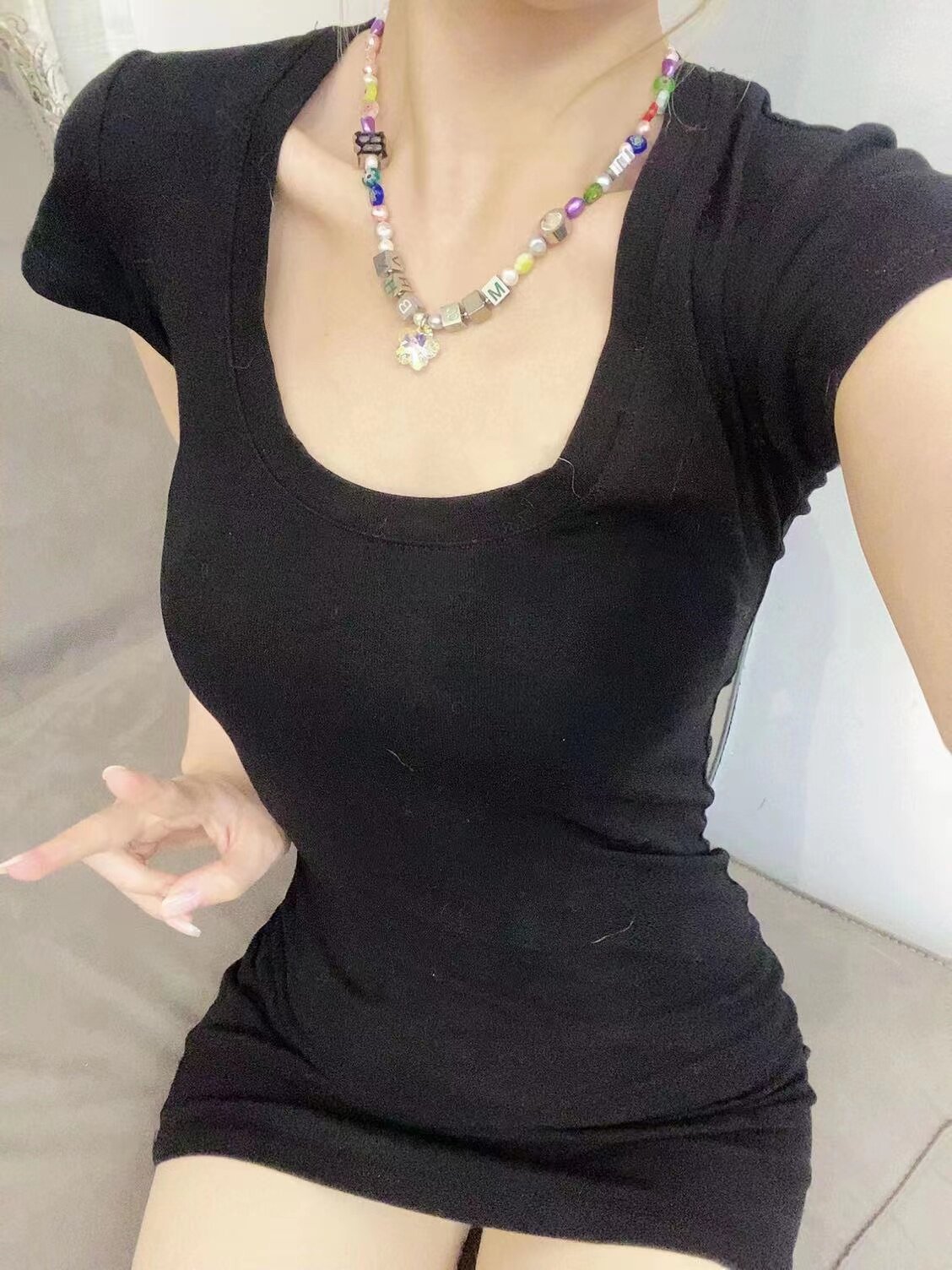 MISBHV 캔디 컬러 페르시 편지 진주 목걸이 달콤하고 시원한 인터넷 연예인 같은 스타일의 크리스탈 꽃 쇄골 체인 여성용