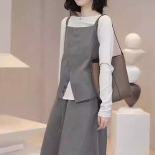 气质休闲时尚套装女设计感2024春秋季新款马甲半身裙打底衫三件套