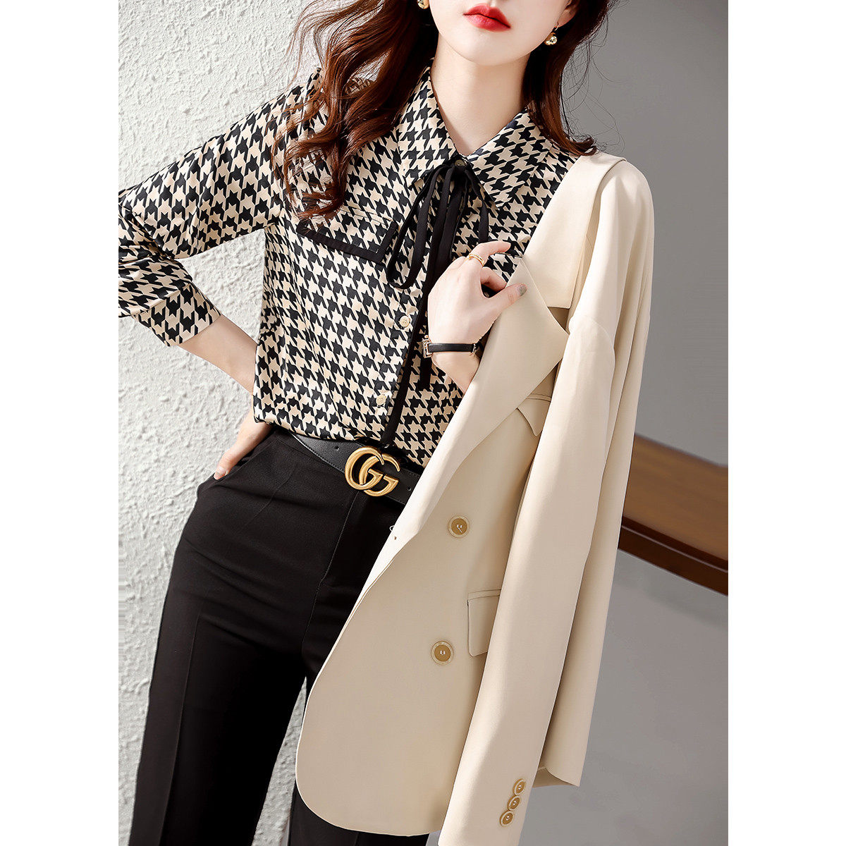 THE ORIGINAL FOREIGN TRADE ORDER THE DOMESTIC PURCHASING DISCOUNT THE REMAINING SINGLE EXPORT EUROPEAN GOODS ELEGANT AGE REDUCTION HOUNDSTOOTH SPLICING THIN BLOUSES