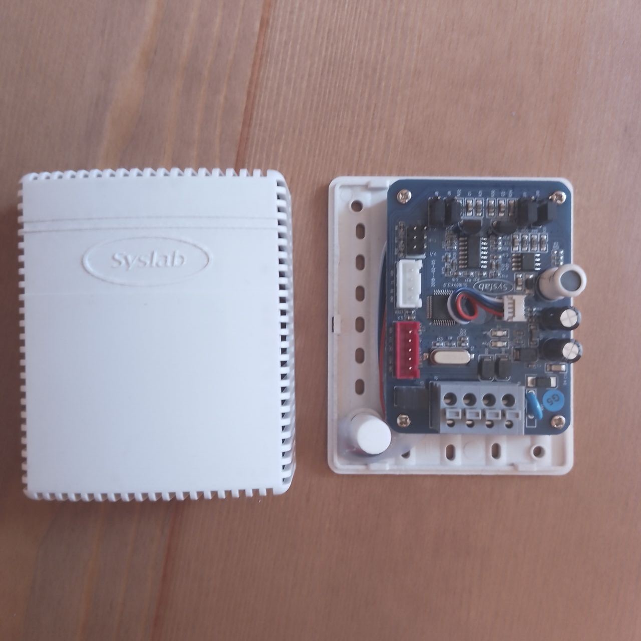 精密空调温湿度传感器 SYSLAB SL180W壁挂式温湿度变送器TS168