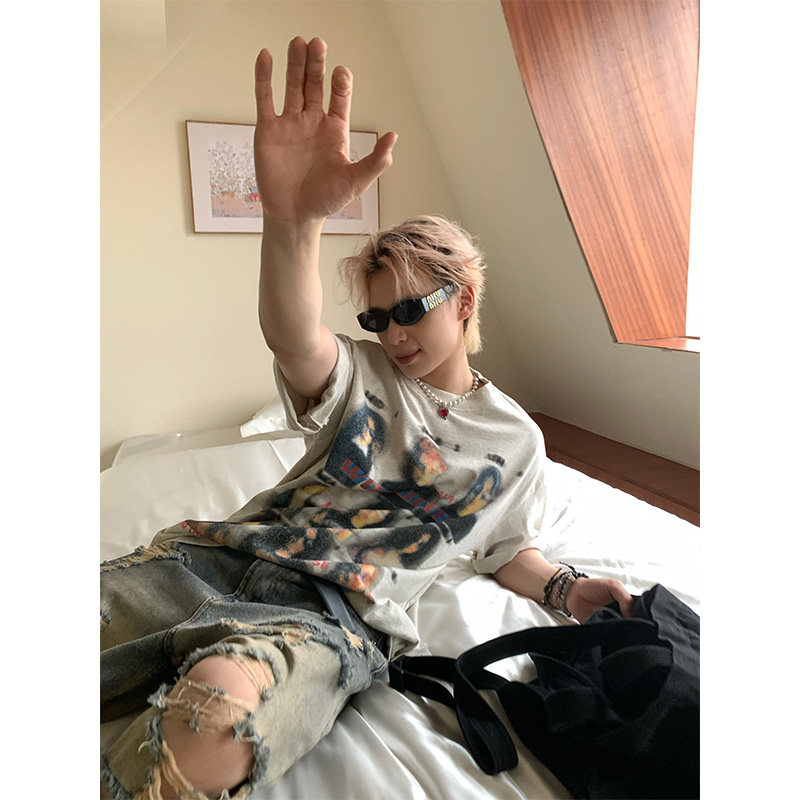 NECOYEP 2025美式复古模糊人像印花短袖T恤夏季男女宽松百搭上衣 - 实物图