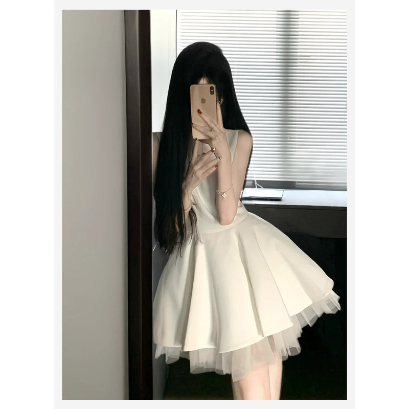 白色小白裙短裙子女夏千金生日公主裙掐腰蓬蓬裙高级感无袖连衣裙