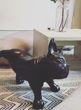 北欧家居摆件橱窗陈列道具儿童摄影道具现代撒尿款斗牛犬礼物