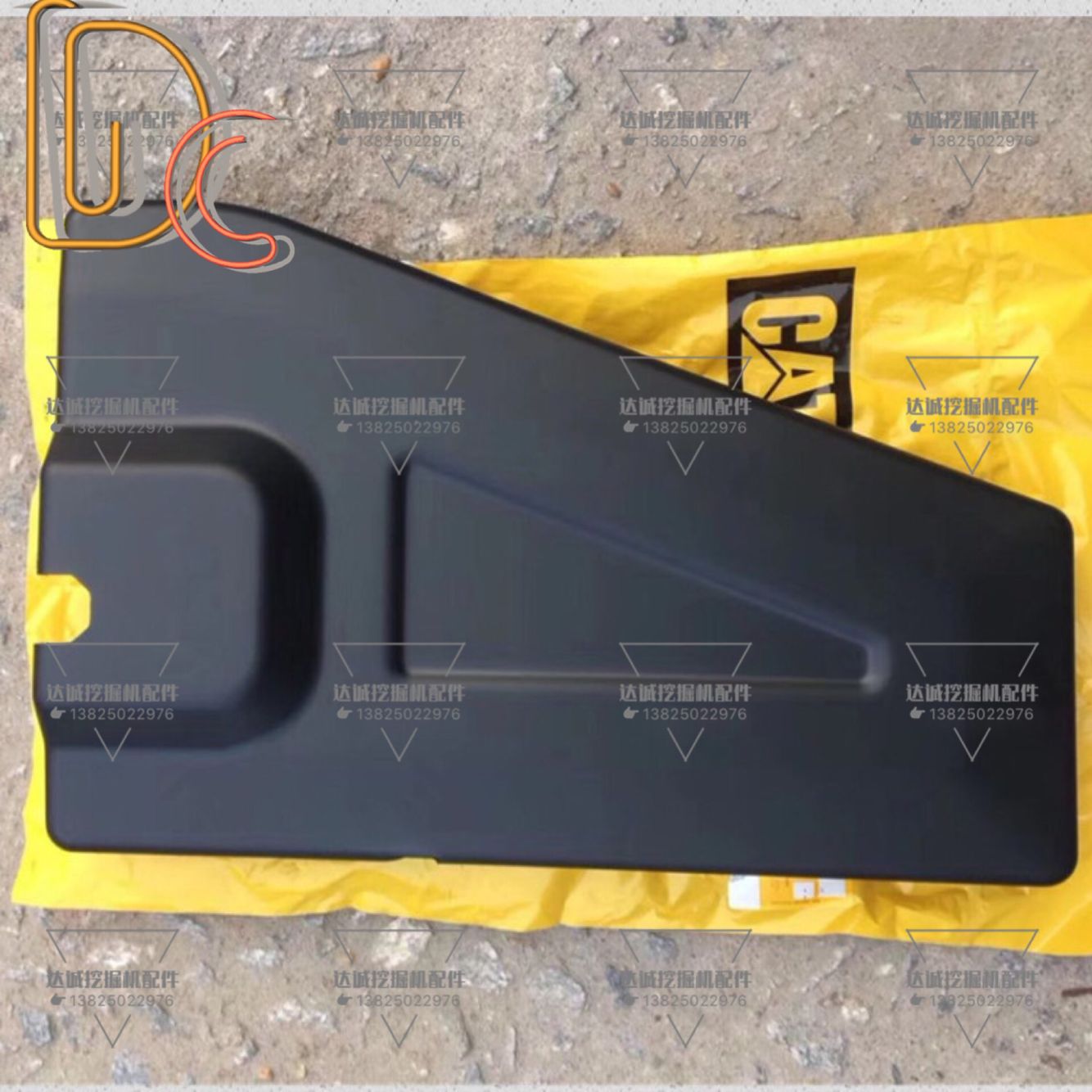 挖掘机卡特307306305.5锁盖板