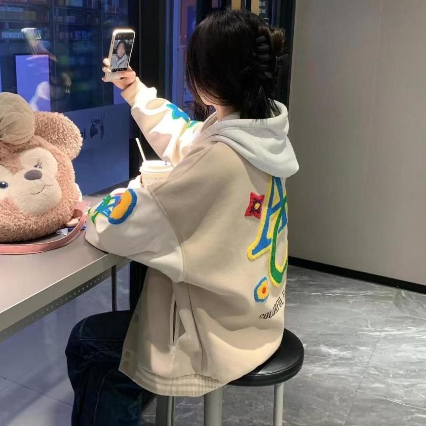 美式杏色植绒毛巾刺绣字母棒球服