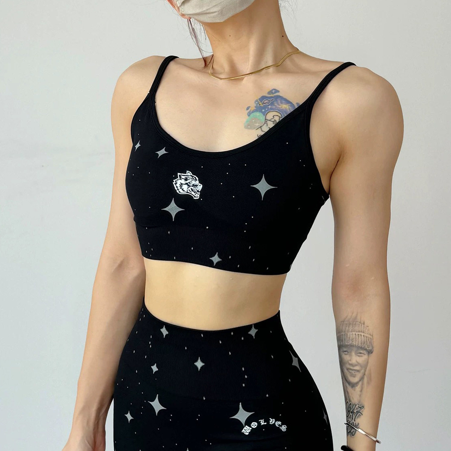 狼头碎星运动套装女弹力防震美背吊带文胸蜜桃提臀三分裤户外运动
