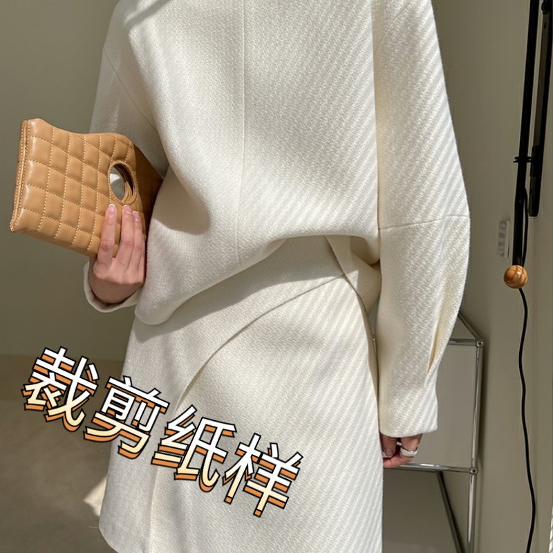 洋气套装廓形上衣设计不规则