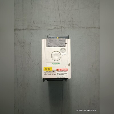 施耐德变频器ATV12H037M2实物如图功能包好 议价