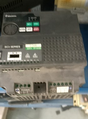 士林2.2KW变频器 SC3-021-2.2K 功能包好 议价